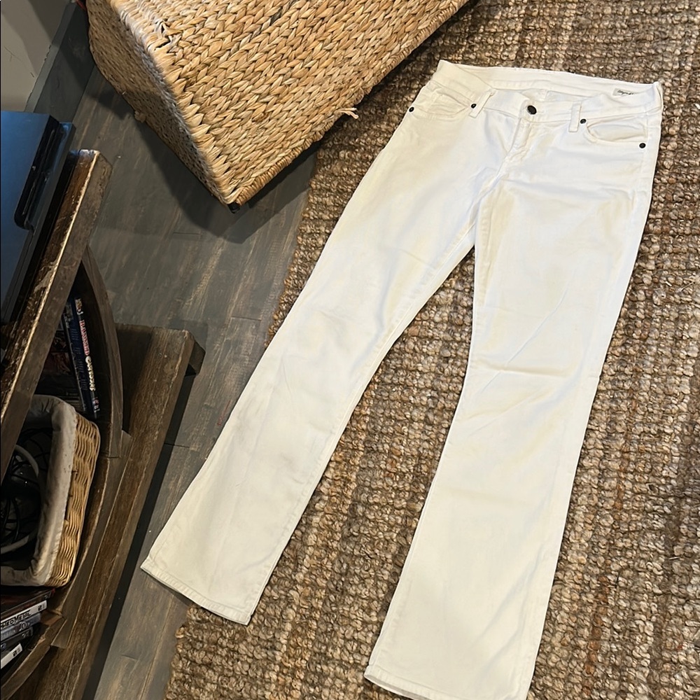 Citizens of Humanity Women’s White Low Waisted Flare Jean 
Size 29